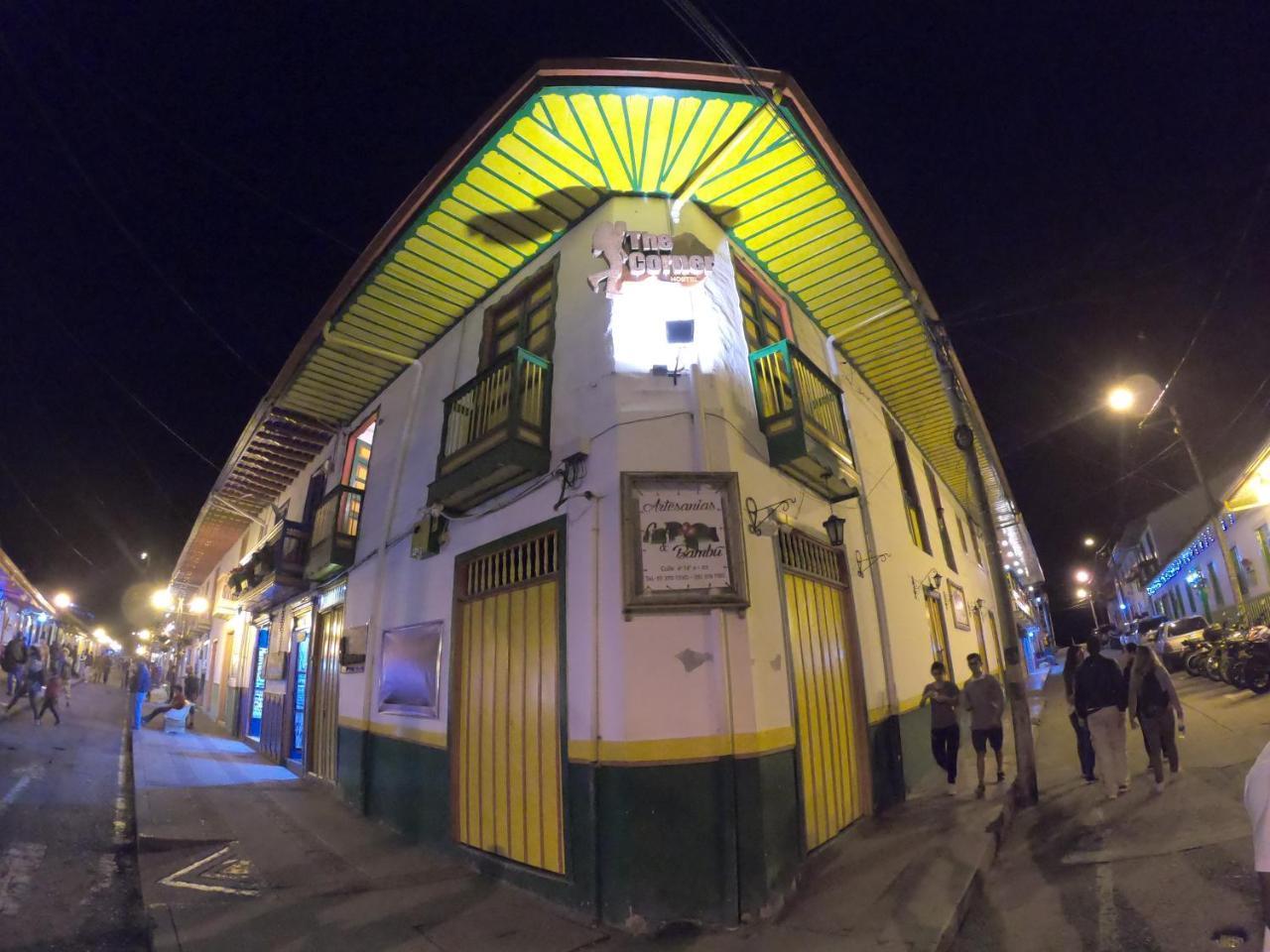 The Corner House Hostel Саленто Екстер'єр фото